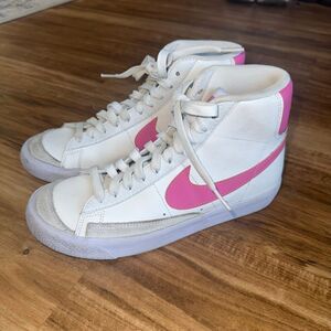 Nike Blazer Mid ‘77 Summit White Pinksicle Boys Size 5.5